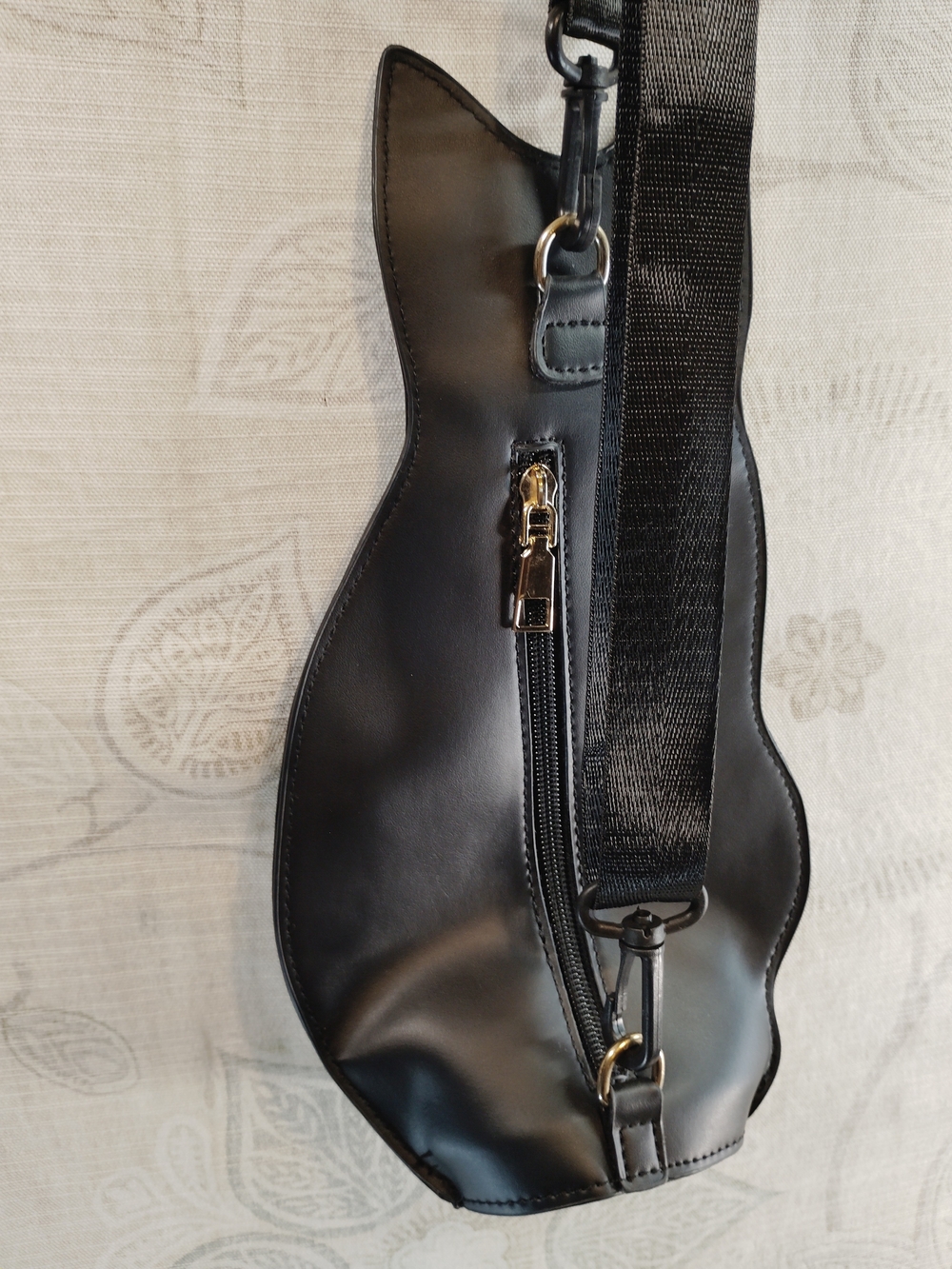 Black Cat-Shaped Crossbody Bag with Purple Stitching - Picture 5 of 6